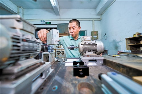 我市一批先進(jìn)集體和先進(jìn)個(gè)人獲全國(guó) 省五一勞動(dòng)獎(jiǎng)表彰 奏響勞動(dòng)光榮最強(qiáng)音 展現(xiàn)新時(shí)代勞模風(fēng)采